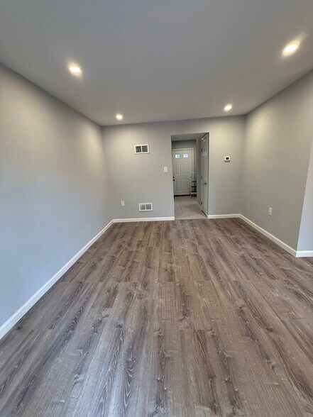 Building Photo - 238 Stevenson Sq