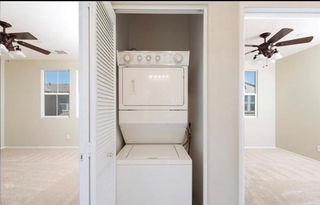 Building Photo - 1800 E Lakeshore Dr