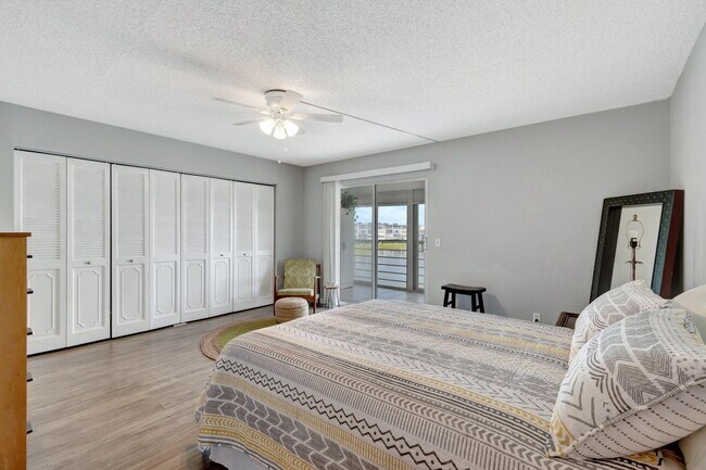 Building Photo - 3031 Cornwall B