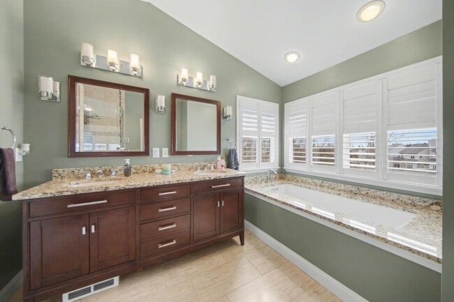 Building Photo - 1495 Chapleau Dr