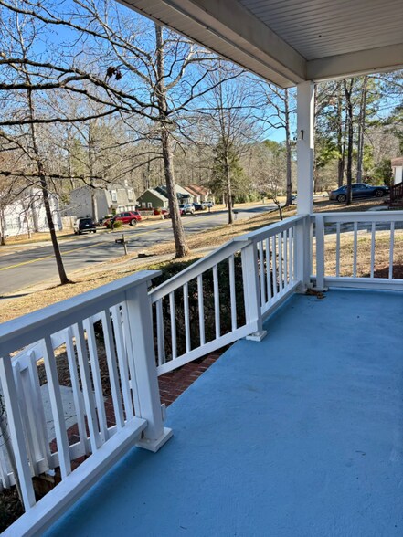 Building Photo - 1136 Chadford Rd