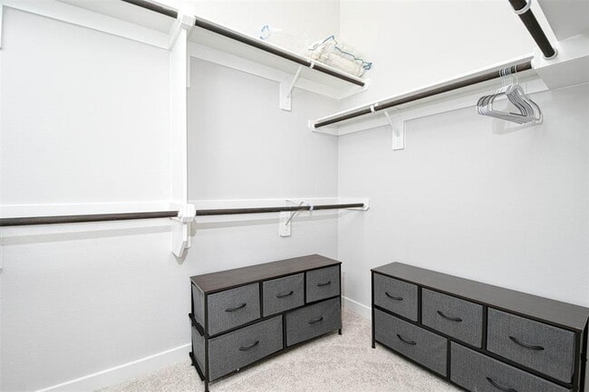 Building Photo - 128 E Cascade Heights Dr