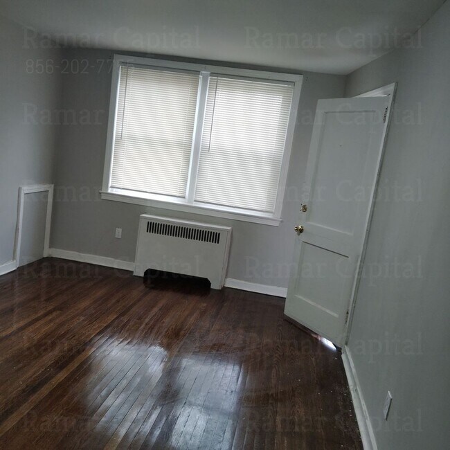 Building Photo - 1532 Bradley Ave