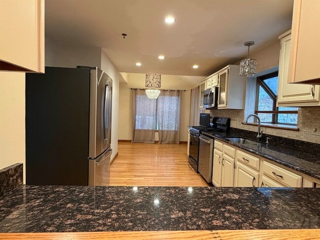 Building Photo - 17 Bayberry Dr