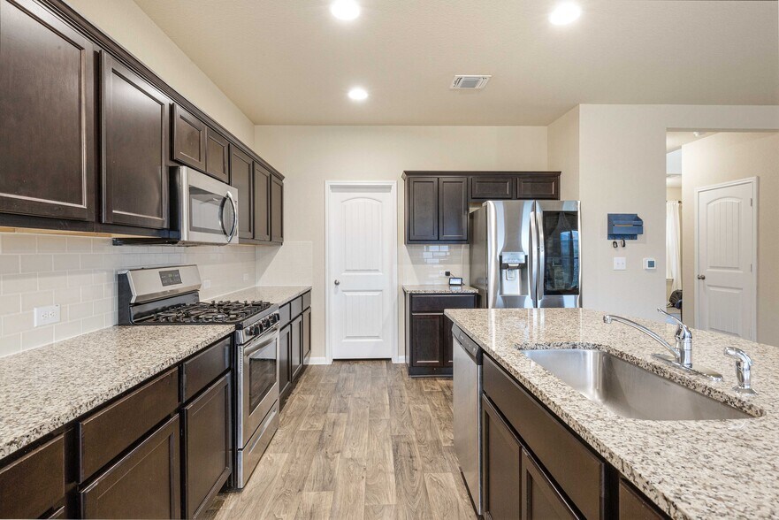 Building Photo - 14000 Heidhorn Dr
