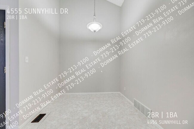 Building Photo - 4555 Sunnyhill Dr