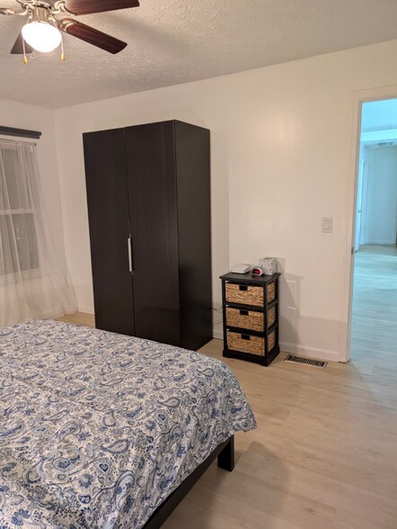 Building Photo - 5900 Deer Run Dr