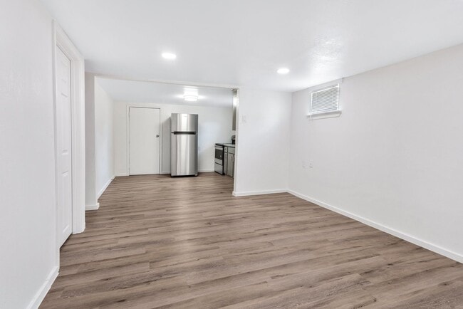 Building Photo - 107 E 11th St