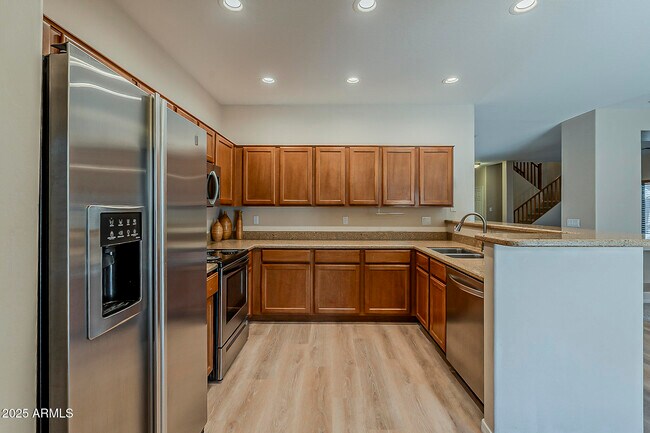 Building Photo - 519 E Rainbow Dr