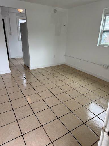 Building Photo - 572 NE Congress Ave