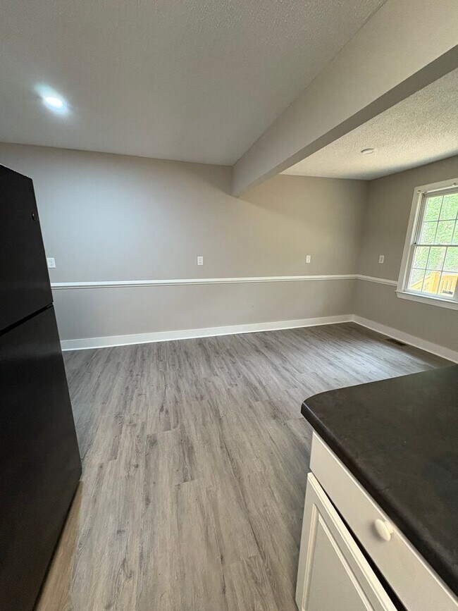 Building Photo - Lovely 3 Bedroom 2 Bath Home in Spartanburg