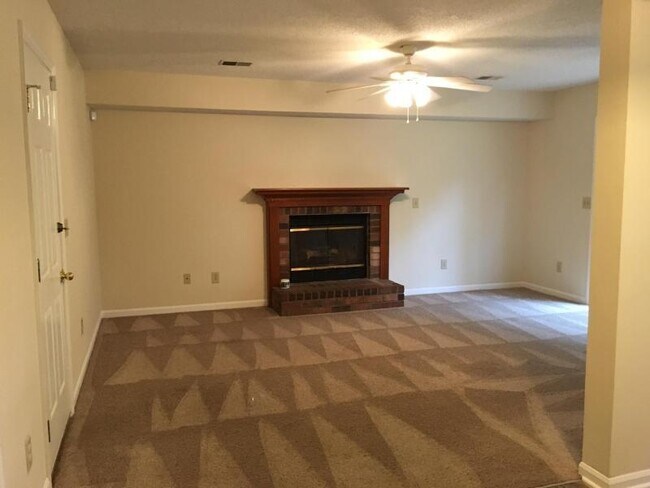 Building Photo - Gorgeous Home in Crowfield Plantation!