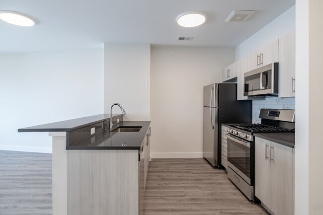 Building Photo - 72 S Essex Ave