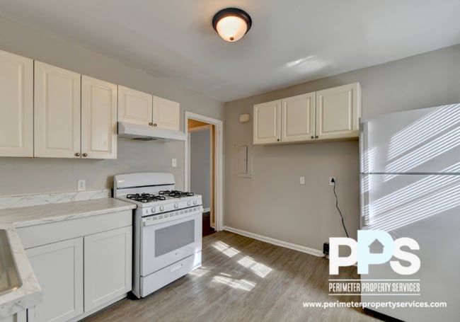 Building Photo - 2821 Palm Dr