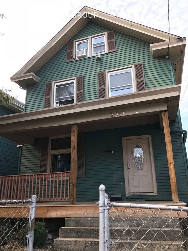 Primary Photo - 2317 Stratford Ave