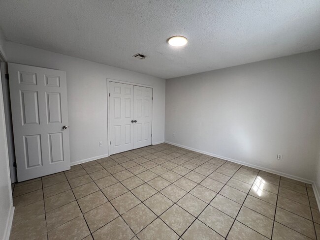 Building Photo - 103 Sweetbriar St