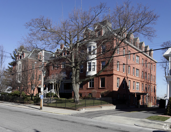 Primary Photo - Governor Apartments