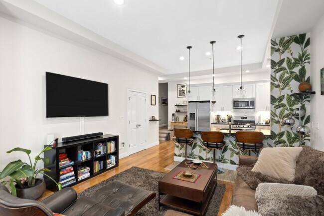 Building Photo - New 2BR2BA Condo in Jefferies Point with Backyard