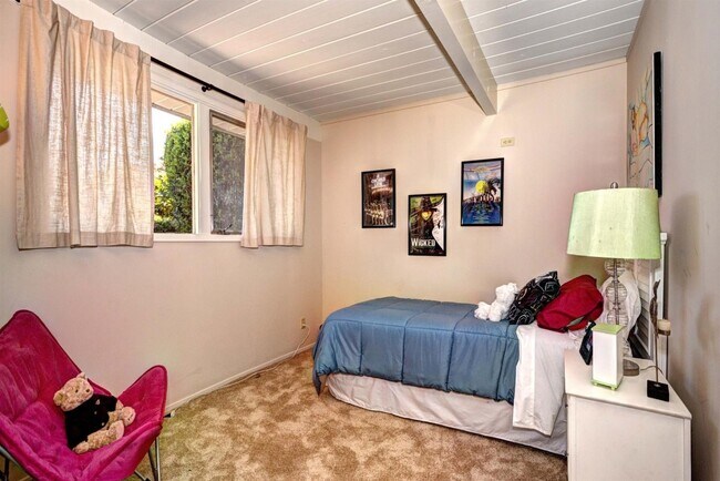 Building Photo - 727 De Soto Dr