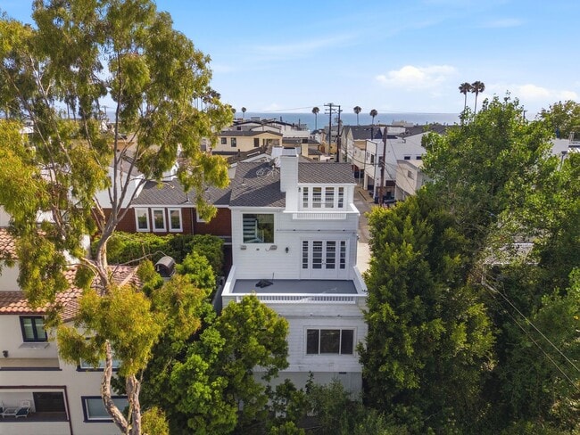 Building Photo - Premier Location in Corona Del Mar for 12-Month Lease