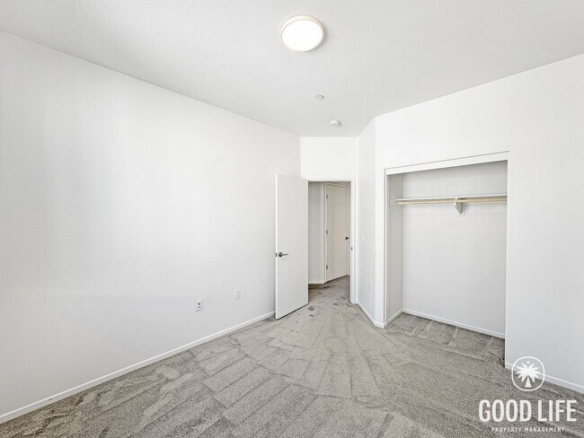 Building Photo - Luxury 3-Level 4BR Home | 1,696 Sq Ft | New Build San Diego Living