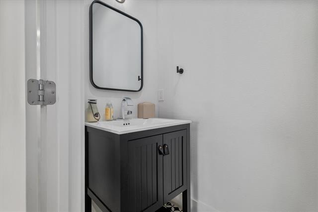 Building Photo - 2222 Moser Ave