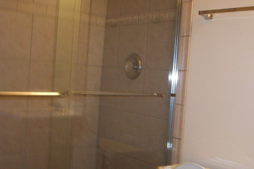 Guest Bathroom - 821 S Western Ave