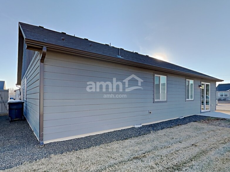 Building Photo - 504 Diamond Lake St