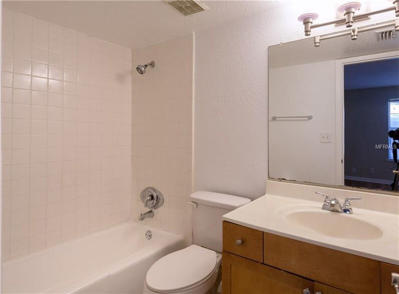 bathroom 2 - 730 E Michigan St