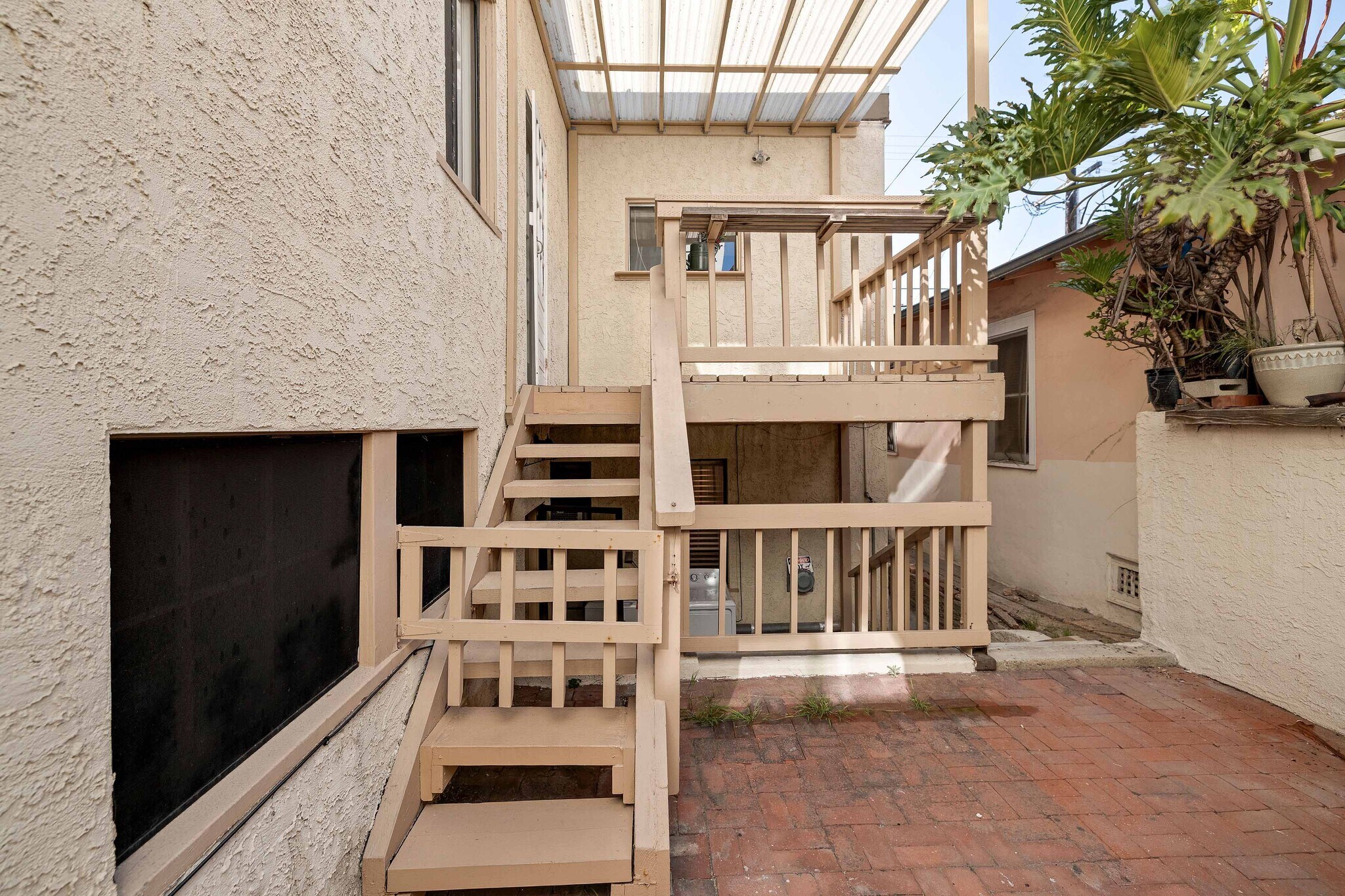 Building Photo - 1634 Bayview Dr