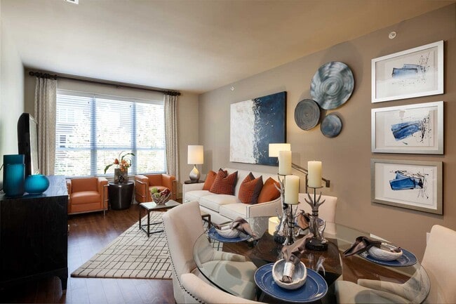 Building Photo - Luxury Living in Montrose 2/2
