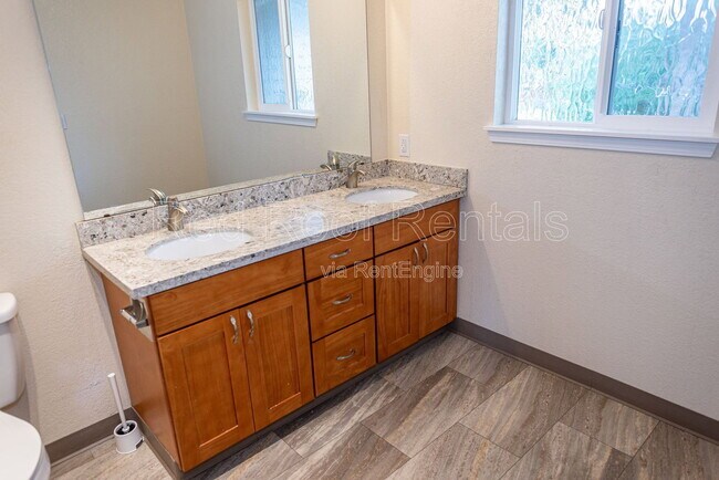 Building Photo - 9620 Maple Ave SW