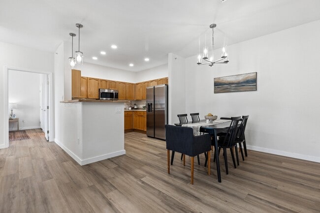 Building Photo - 8456 S Hoyt Way