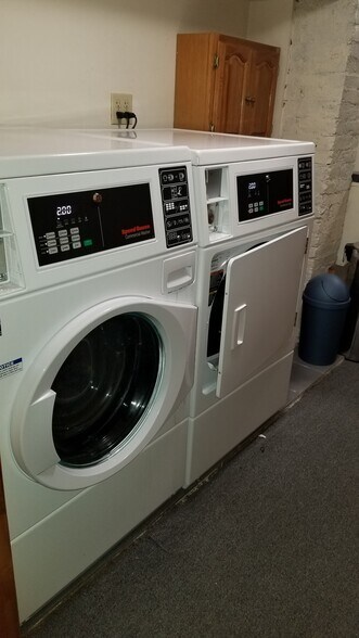 Building Photo - 67 Baldwin St