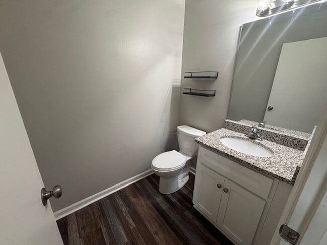Building Photo - 221 Hearthstone Dr