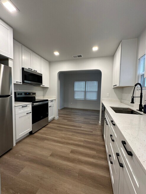 Building Photo - 2030 S 400 E