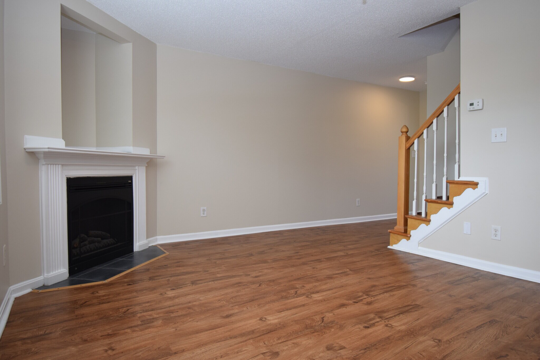 Building Photo - 2380 Vineyard Dr