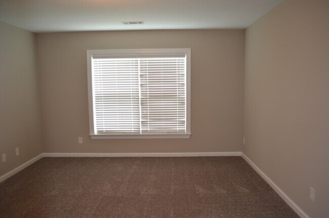 Building Photo - 1715 Davenport Dr