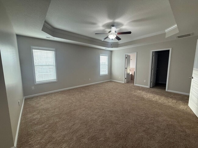 Building Photo - 5 bedroom, 4 bath House