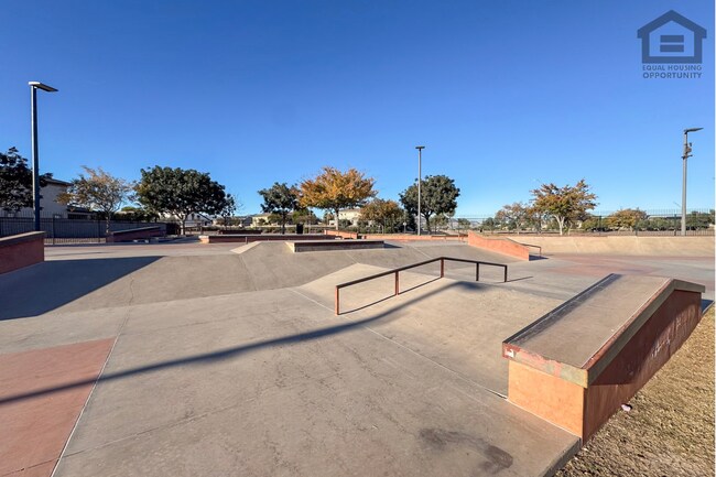 Building Photo - 18236 Avenida del Sol W