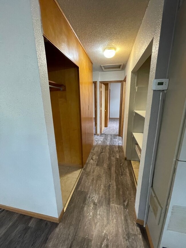 Building Photo - 3 Bed, 1 Bath Home for rent. One level living!
