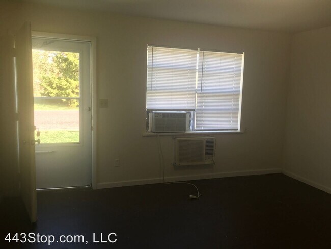 Building Photo - 803 N Easter Ln