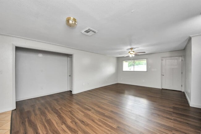 Building Photo - 914 Kress St