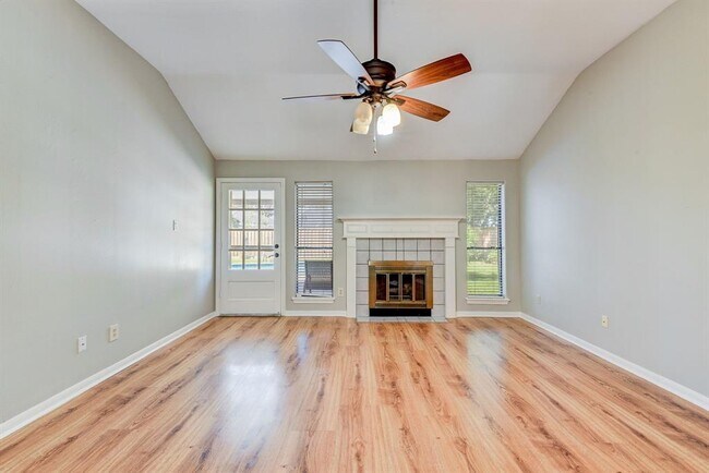 Building Photo - 3730 Sunshine Ln