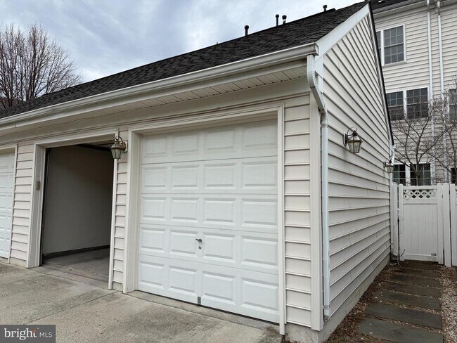 Building Photo - 22949 Fanshaw Square