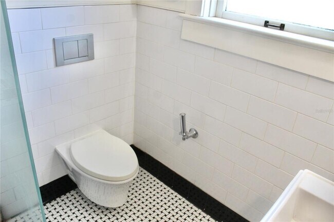 Building Photo - 701 W Swann Ave