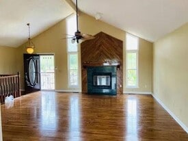 Building Photo - 7918 Holly Hills Dr
