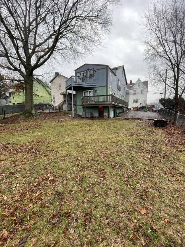 Building Photo - 107 Shoup St