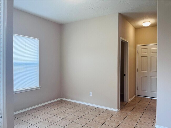 Building Photo - 2115 Vermillion Oak St