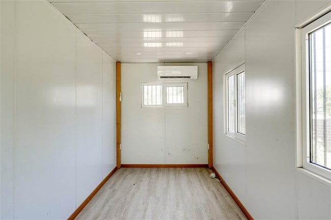 Building Photo - 1707 Overhill Dr